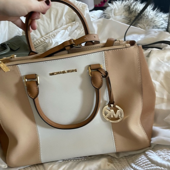 Never Used Michael Kors Large Bag - Picture 3 of 6